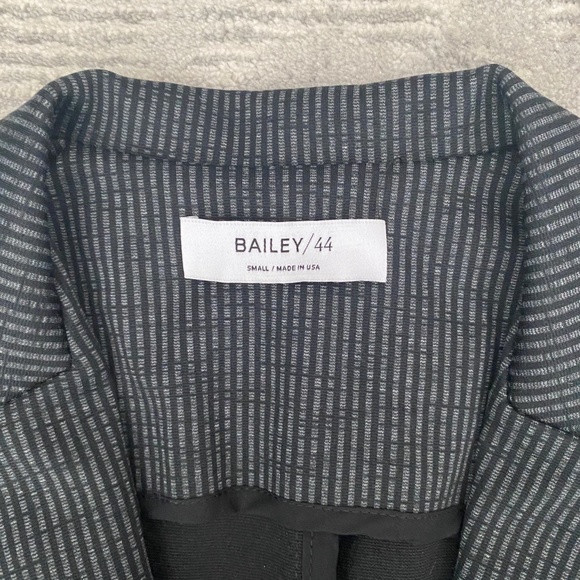 BAILEY 44 Long Black and Grey Striped Fitter Blazer, Size Small - Picture 5 of 9